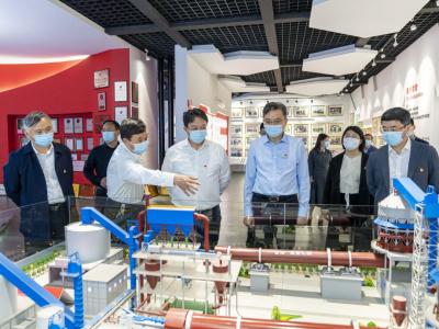 南通市委常委、組織部部長(zhǎng)封春晴率隊(duì)赴江蘇鵬飛集團(tuán)調(diào)研